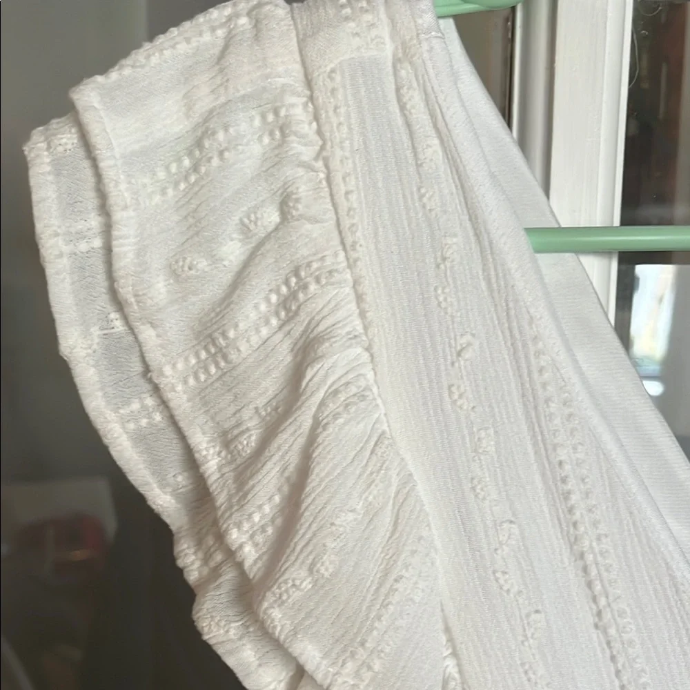 White Ruffled V-Neck Rimper - Picture 2 of 4